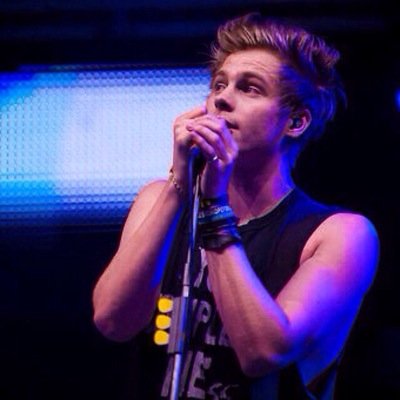 ✖️ PLEASE FOLLOW @guitaristmikey ✖️
