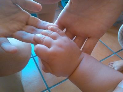 casada con martin y madre de tres pekes 2 niñas y un niño♥y ademas tengo un perro precioso y una tortuga k me encanta