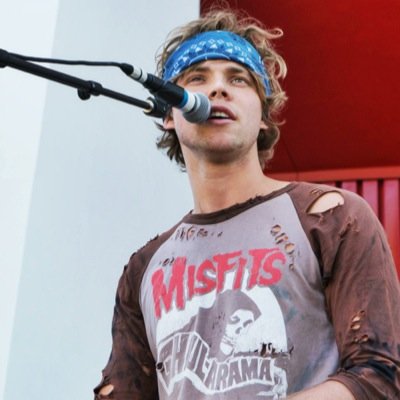 AshtonIrwinSC's profile picture. I wear your grandads clothes, they do not belong to me I should probably return them.