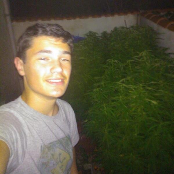 NasTyJOWW's profile picture. Player Decerto/16yo/PS4/Good SMG Slayer/1LAN/#King/ #BZH/J'carry autant in bed que in game/#WEED https://t.co/Ma7uCGIN58