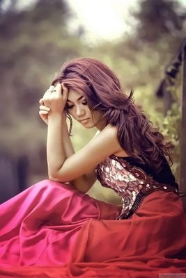 ‏‏أيّ أنوآع الحظُوظ تِلك الّتي تجعلنآ نحِب أشخآص 
ولآ نستَطيع رُؤيتِھم ..!