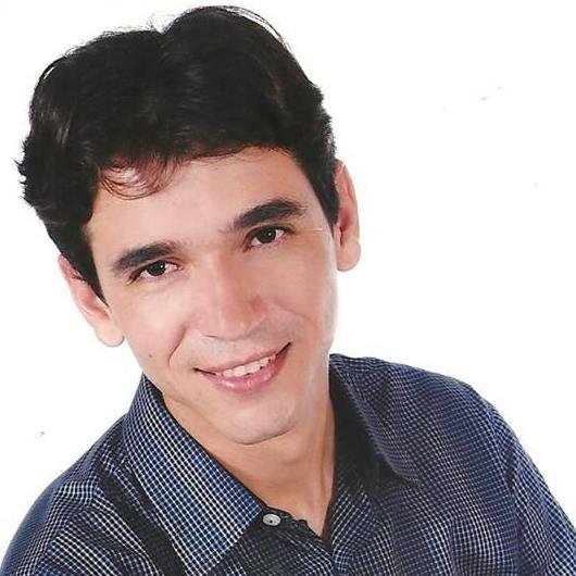 Cantor Católico,Rádialista,Diretor da ban fm.