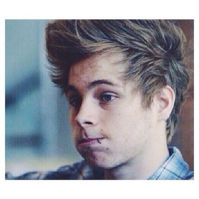 follow @losercliffords & @irwinrunaway !!