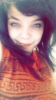 psych major, tarot reader, aspiring nudist, cat enthusiast. oh, and i like whiskey.