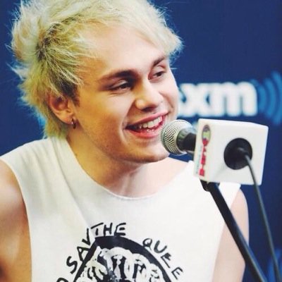 Michael Clifford gives me heart palpitations