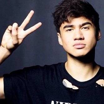 This account is dedicated to Calum Hood, the bassist and singer of @5SOS :) So, if you're a Calum girl or if you just like 5sos, follow this account !