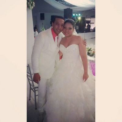 Medico y Cirujano... Enamorada de la vida y de mi Profesion...Agradecida infinitamente con el + grande... Mi Dios!