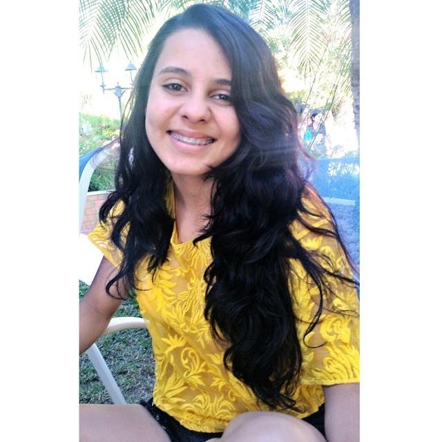 Estudante, 15 anos, baiana e toco um pouquinho .