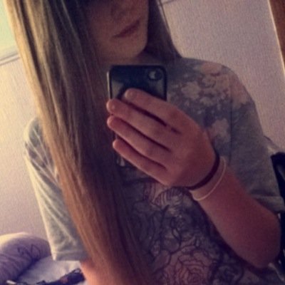 Hi im paris..13..i like eating healthy,excercise, teen wolf, janoskians and youtubers