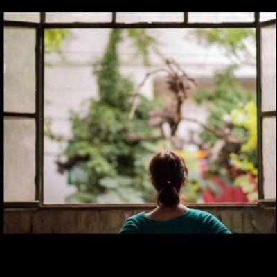 He venido básicamente a quejarme. Podría ser miss: soy amiga de mis amigos y quiero la paz mundial. Pero sé quien es Confucio, mecachis . ABSURDA. PREGUNTONA