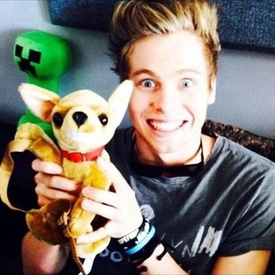 PLEASE FOLLOW @LynNegroni & @AliciaNegronii ! x
they follow back just ask! xx
i love you xx