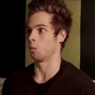 hi, this is a free follow, but do me a favour and follow @epLukeHemmings or i'll unfollow