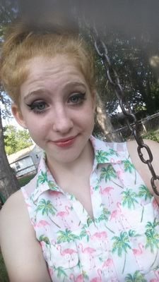 just a weird ass chick that likes food and bunch of selfies