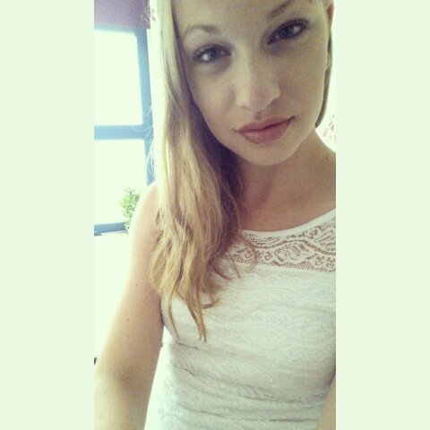 17 / H5B / instagram : @lauramellemaa