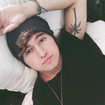 follow @delreycaylen for a dm to jc on her acc! i want u all to get his follow :)