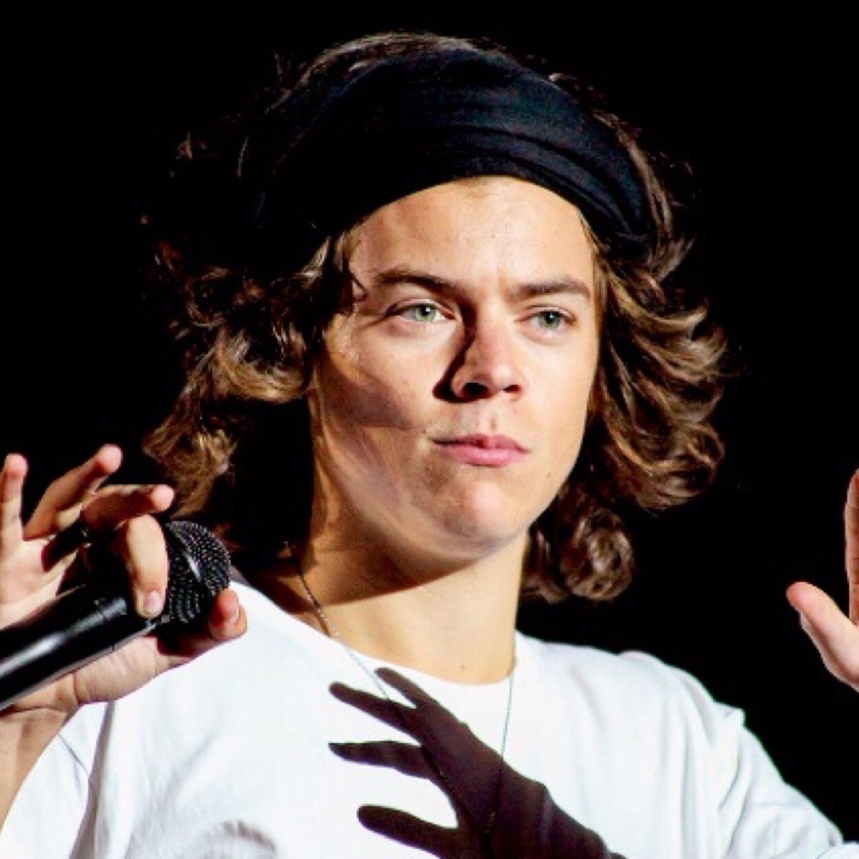 Hey! I gave you a free follow so could you please follow @statusnarry ? She follows back xx