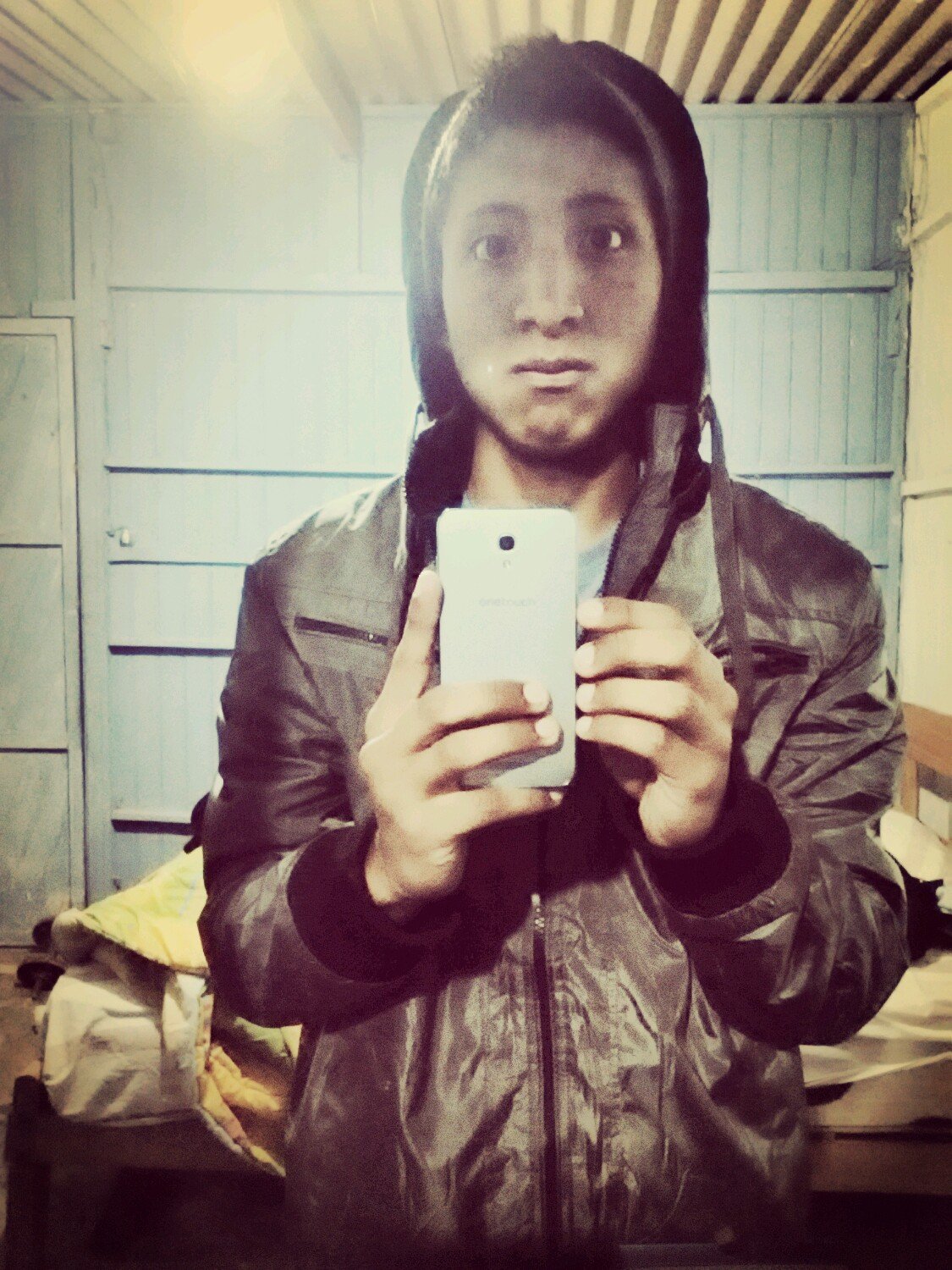 CesarAnthoy's profile picture. Soy una mierda me gusta jugar con los sentimientos de las personas me gusta hacerlas sufrir soy malo xd' ...no mentira aaa soy buena persona!!! (pendejo)...