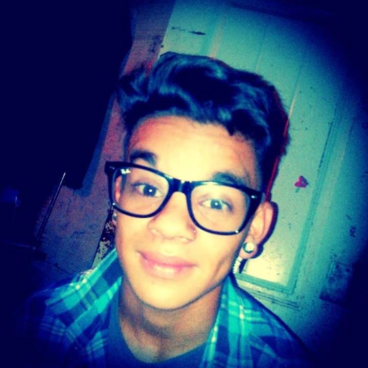 El pasado muere, el presente vive, el recuerdo queda y la vida sigue...

-Wiz Khalifa ♥·♥