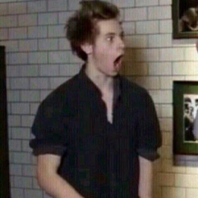 Dont follow me Go follow @puxkrockash cause she just gave you a free follow