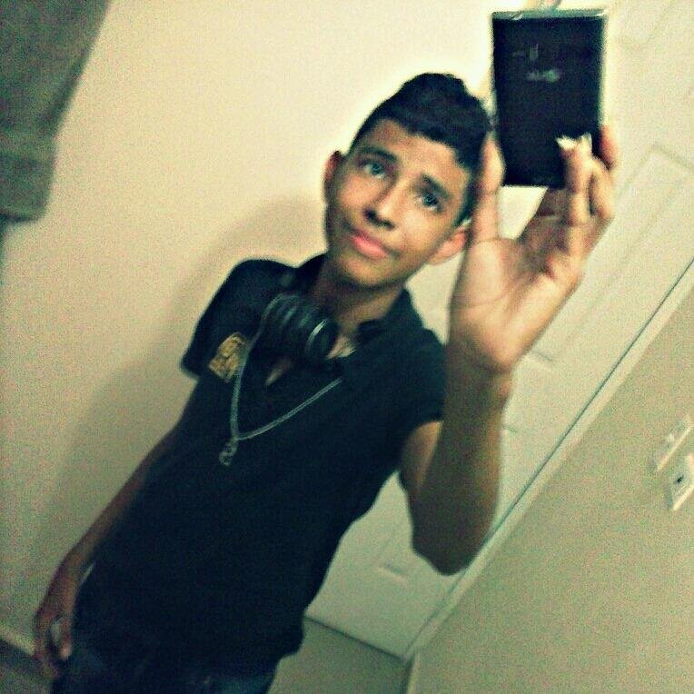 #Pamamanian Boy #I love Futbol:3 #Insta:sdvc_17 #Soltero #Tomorrowland and Life in Color:$