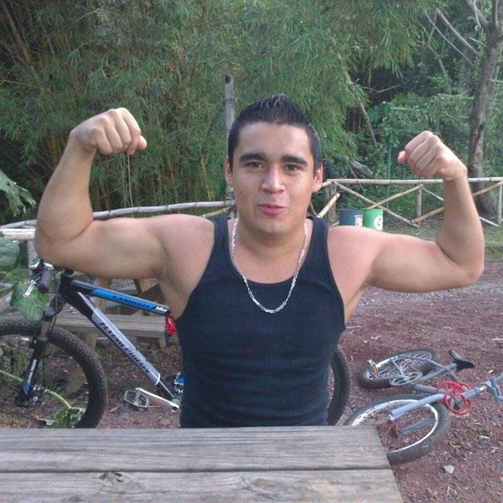 Dios sobre todas las cosas  . Futuro ingeniero electricista ,Amistoso , Fanático  de los deportes, Sígueme.