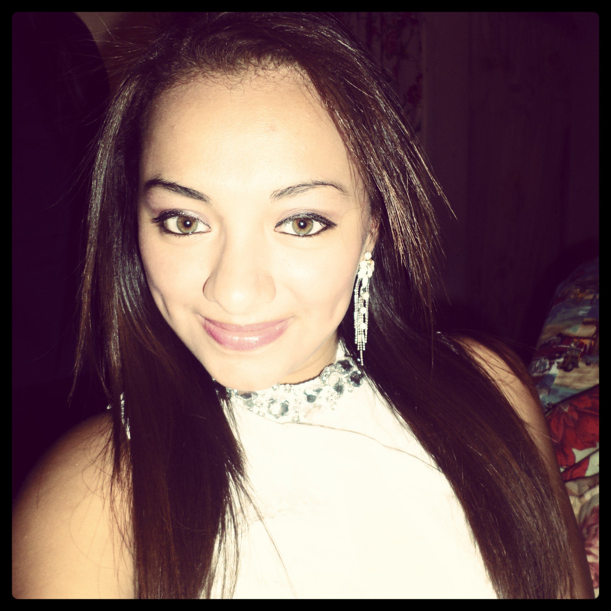 Hola!! 3¬¬Un Gusto que me Sigas :3 ! Consejo!! Se féliz siempre y Olvidate de lo que lo envidiosos Divulguen de todas formas eres Tú, y se tu mismo VIVE LA V