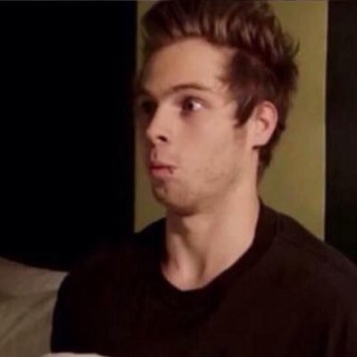 follow @5sosfollowalarm :) @intrepidhoran