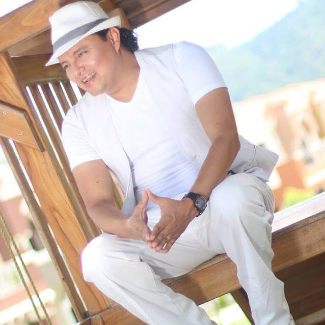 Productor Musical, Editor de audio Publicitario, Cantante, Salsero