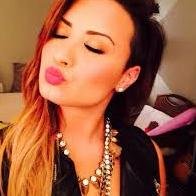 Sou Lovatic, Amo Muito a Demetria.             Minha Música Favorita é Believe in Me    e Sim! ela Salvou Minha Vida. Believe in Me, Resume Minha Vida.