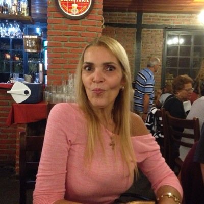 Gosto de gente com brilho nos olhos, que incendeia os outros com a chama do fogo da paixão, o que é próprio das pessoas que escolheram fazer o q gostam.