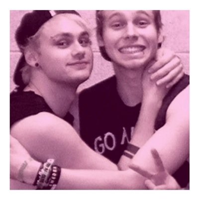 follow @LOSERKlDMGC & @ASHTONCHAOS !!!