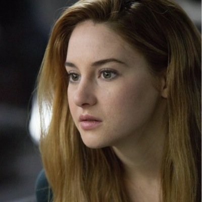 Hi im tris,i am divergent...im 16.Four is helping me.