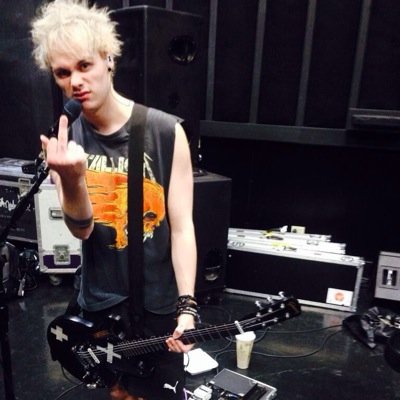 5seex555's profile picture. a free follow for you, please follow @roll1poll1 for me? otherwise ill unfollow.. thank you:)