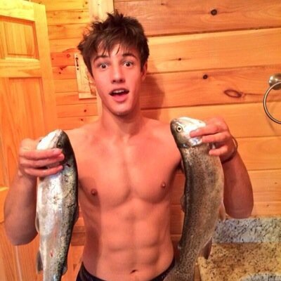 follow @camscurves please:)