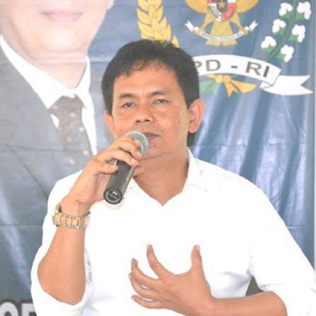 Mentari tak menuntut pamrih,bunga tak kampanyekan harumnya... jadilah biasa