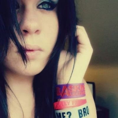 Mariah Pringle. 19. Sheffield Lake. Reading. Drawing. Graphic designing. Sandwich Artist. Taken by Michael Henery. Follow me and I will follow back.