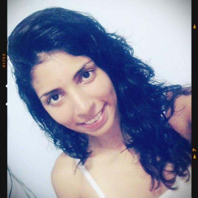 Soy una Chica Muy sencilla :*  con una pequeña adicción al chocolate :) Caraquista. Que viva el Caracas futbol Club *-*