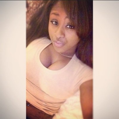 gιяℓѕ кιѕѕιиg gιяℓѕ, ¢υz ιтѕ нσт яιgнт?IG:_walkingby_faith