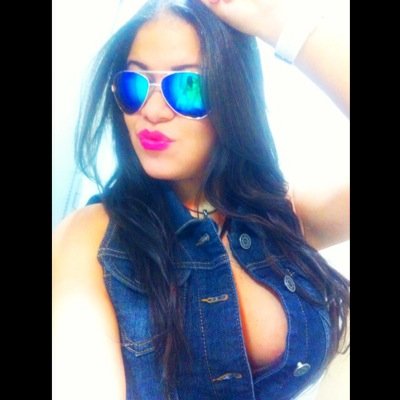 De rodillas ante Dios y de pie ante el Mundo...! No creo en nadie, y tampoco pido que crean en mi*! In love de mi Danny !!!