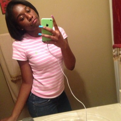 Pretty DarkSkinn ☺️ , Kickin sht by my self fuck friends ️ .