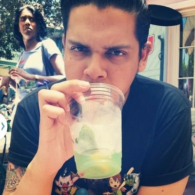 SkullyShrooms's profile picture. HELLp
Yeah, I was that one guy from Craig. I miss him too. I still have green hair.