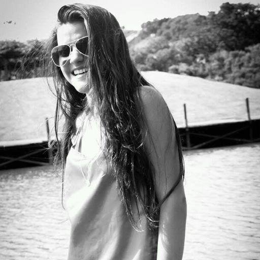 Esqueça quem te esqueceu, ame quem te ama, lembre-se de quem se lembra de você, mas não corra atrás de quem corre de você.