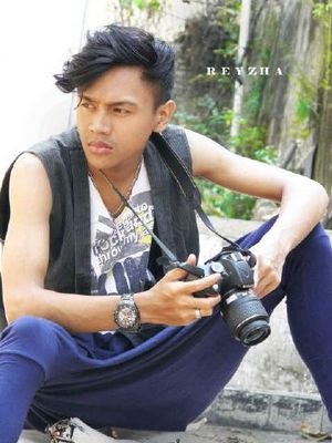 SReyzha's profile picture. anythings....add whatshap 082111399480