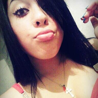 ' Liberto pelo pai em todos os sentidos , não prevalece sobre mim o inimigo! (; '♥ segue e pergunta ? ♥ http://t.co/xcUXoqMoyZ