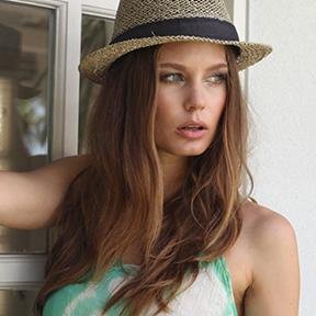 For over 30 years, ANIMALE dresses women and men around the world with ready-to-wear range and sophisticated, with more than 20 stores and 500 outlets