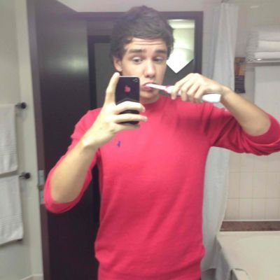 Lets get this straight Niall horan is mime ok u want to fight?!??(%
