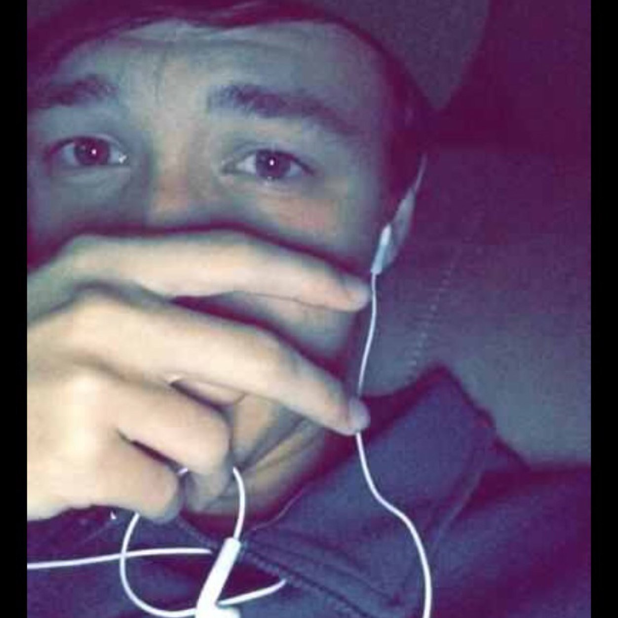 LOUlSNOTVUITTON's profile picture. 18 - 6'2