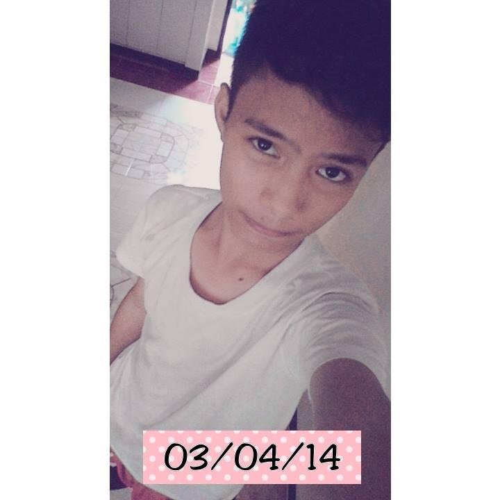 Real name : Ivan M. Veloso Age: !5 yrsss of old NK: Van :D . Likes : Fruits, drinks (Specially lemonade) , Chocolate *Almonds is a must!* Follow BACK !