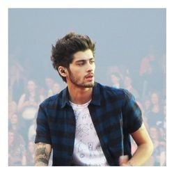 1d• demi lovato• 5sos•follow me= follow back