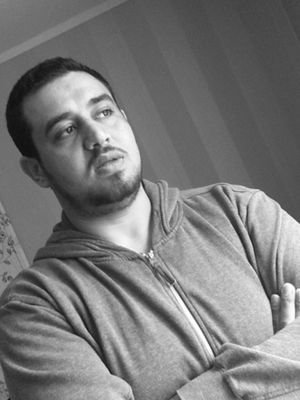 ‏كل الناس تبحث عن مفسر أحلام إلا أنا أبحث عن من يفسر لي الواقع ...